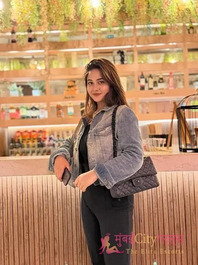 Chandini, 25, call girl in Powai, Mumbai
