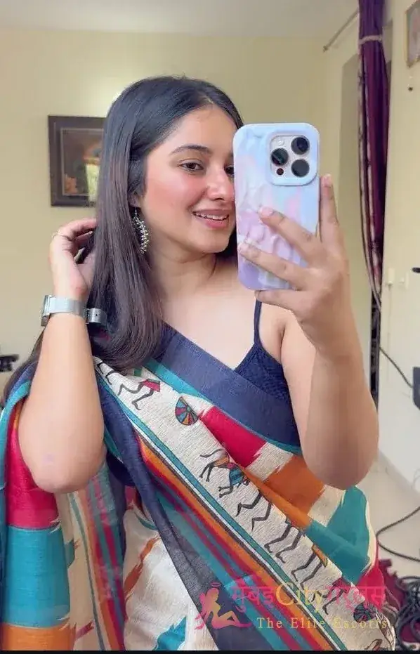 Monika, 25, call girl in Juhu, Mumbai